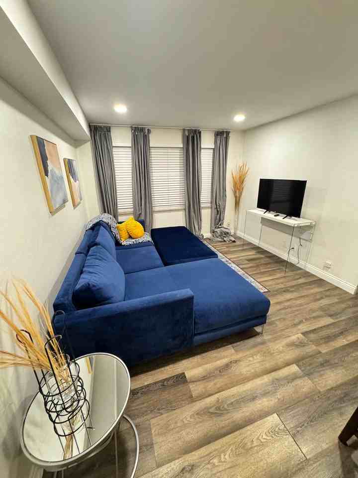 7166 Jamieson Ave #1490318P - Photo 5 of 26