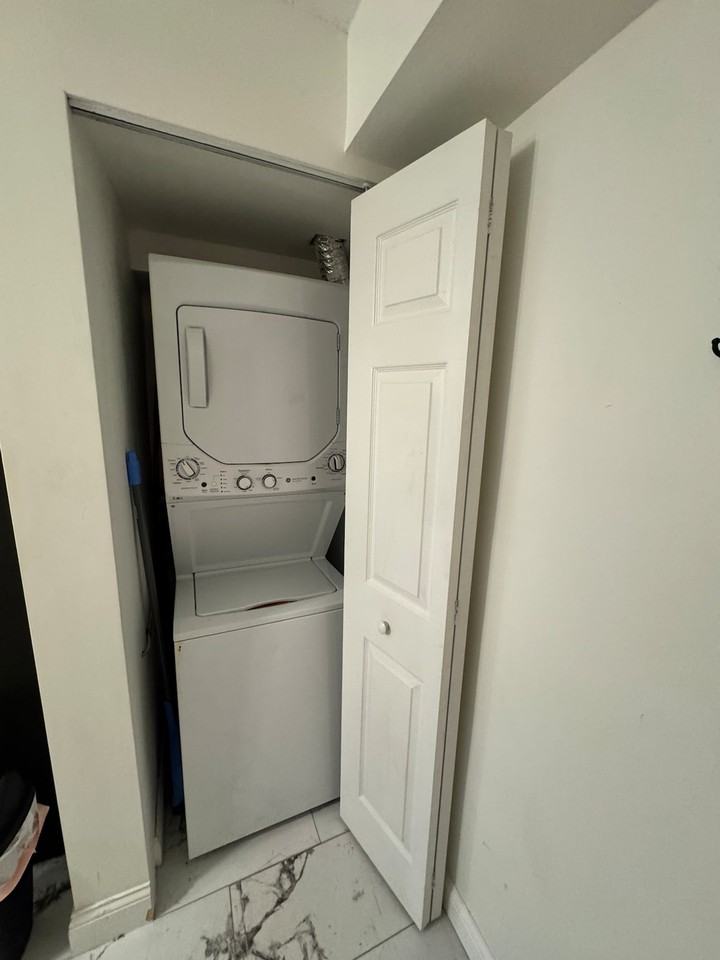 7166 Jamieson Ave #1490318P - Photo 7 of 26