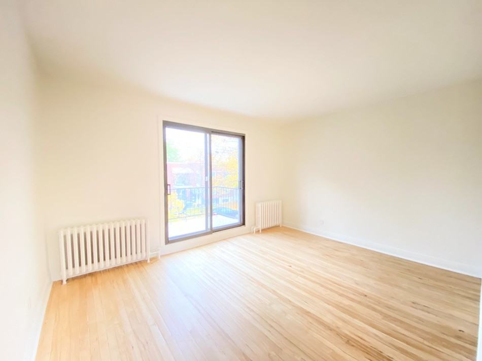 9402 Avenue De Chateaubriand - Photo 2 of 21