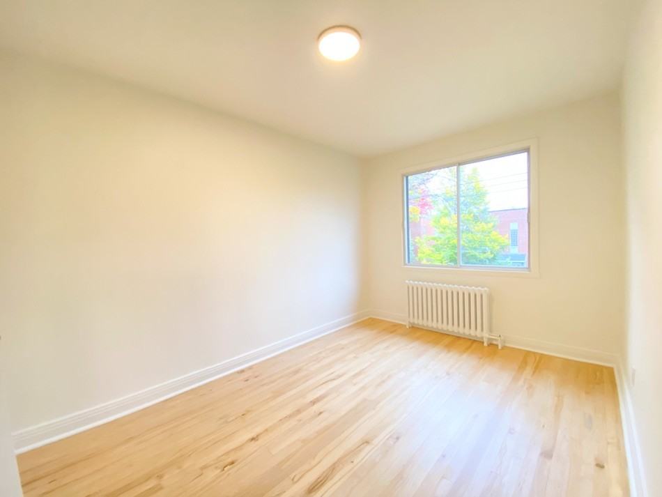 9402 Avenue De Chateaubriand - Photo 4 of 21