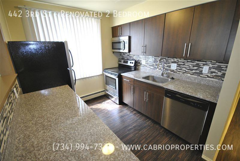442 3rd St - Photo 4 of 11