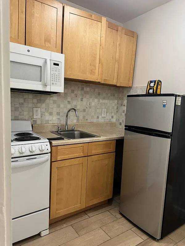 170 East 104th Street #1B - Photo 4 of 5