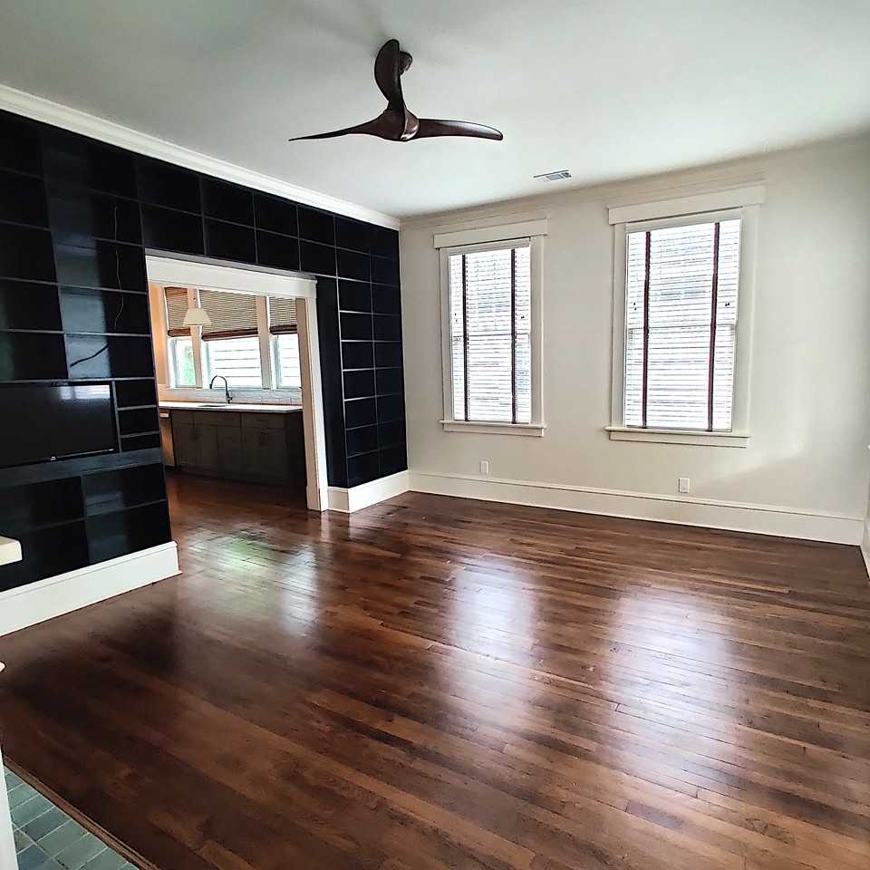 921 East Waldburg Street #B - Photo 7 of 27