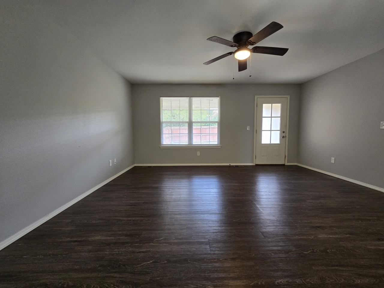 539 Welch St - Photo 2 of 17