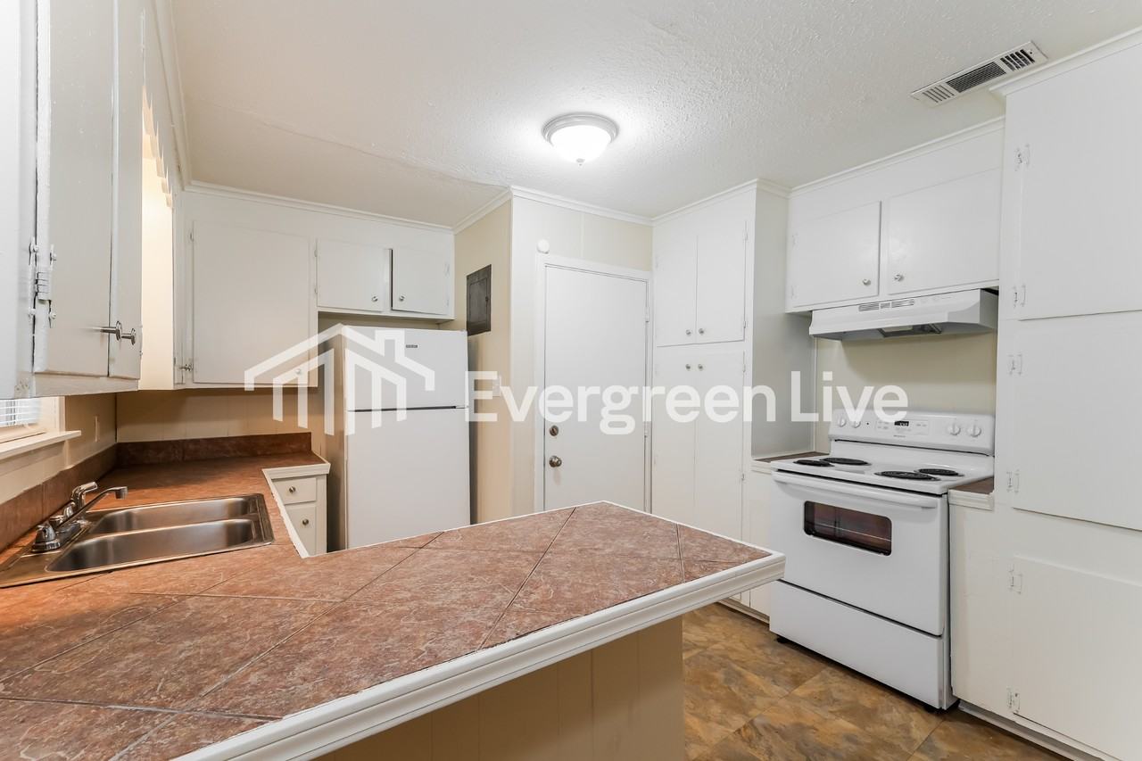 203 W Lisa Dr - Photo 3 of 15