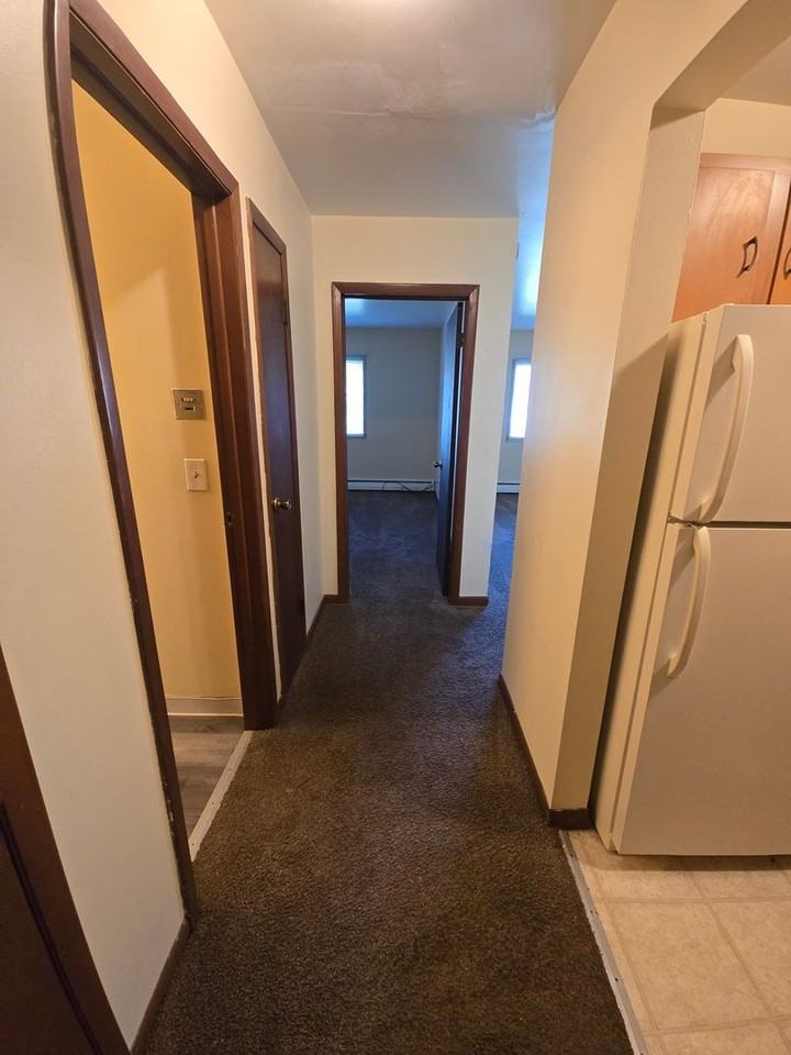 829 N Court St - Photo 5 of 13