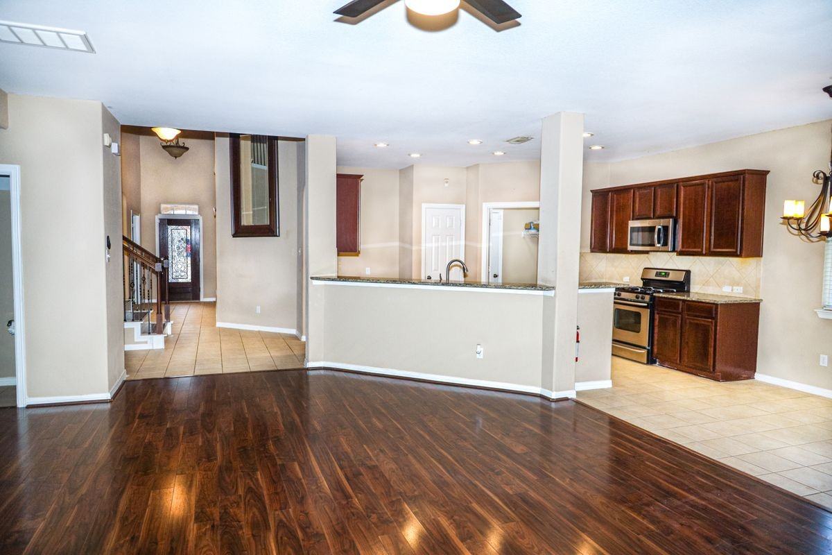 8711 Preston Field Ln - Photo 3 of 11