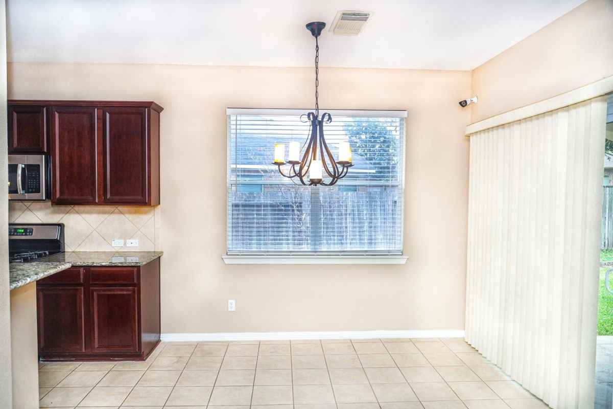 8711 Preston Field Ln - Photo 7 of 11