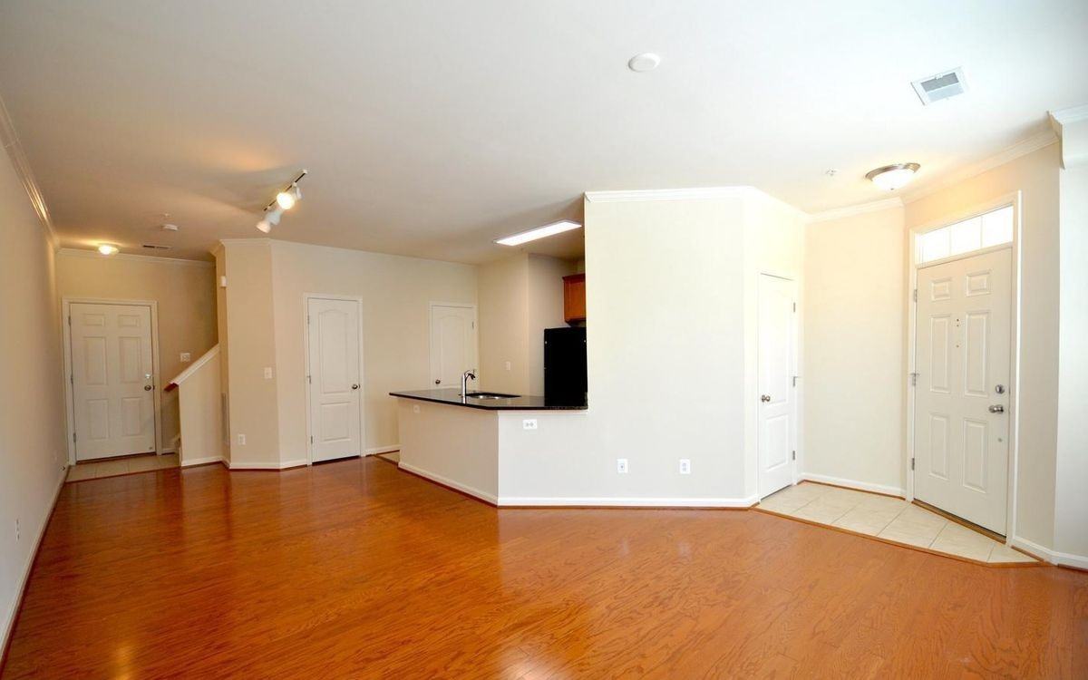 19444 Promenade Dr - Photo 2 of 6