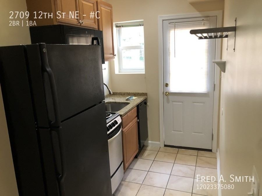 2709 12th St Ne #C - Photo 2 of 17