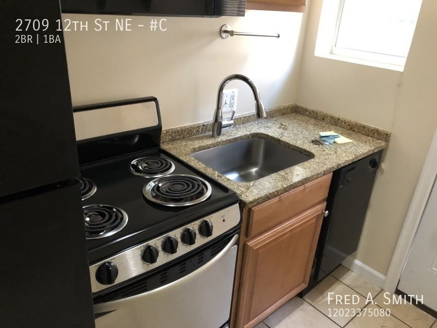 2709 12th St Ne #C - Photo 3 of 17