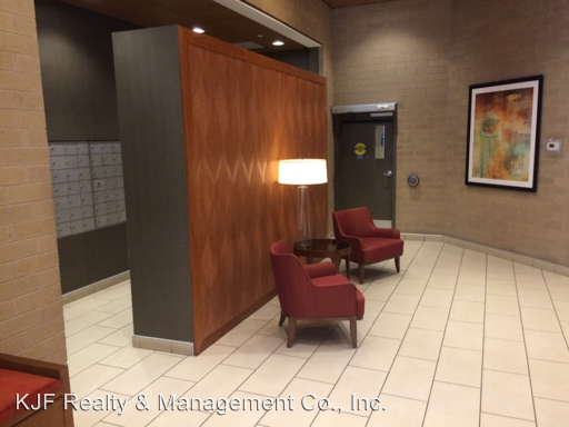 121 Washington Ave SE - Photo 3 of 12