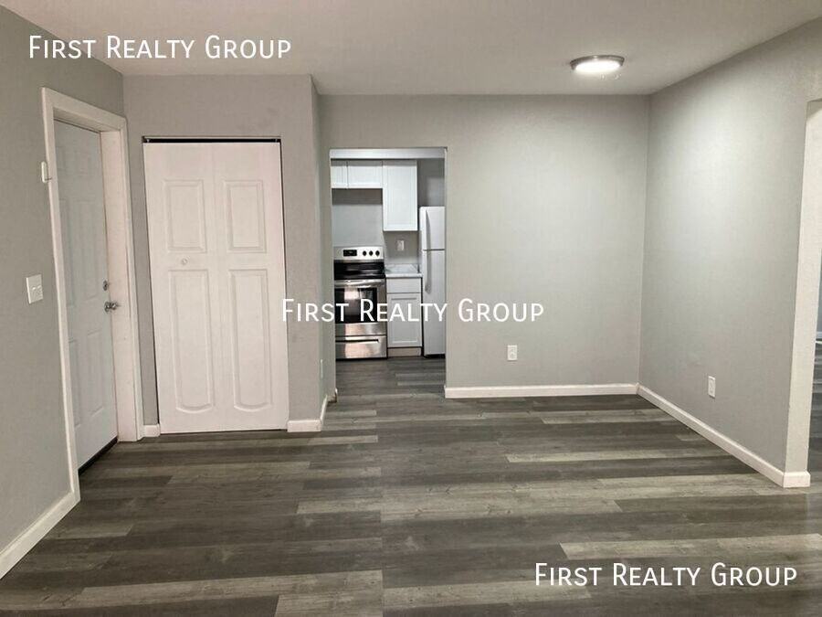 305 N Broadway St #3 - Photo 3 of 7