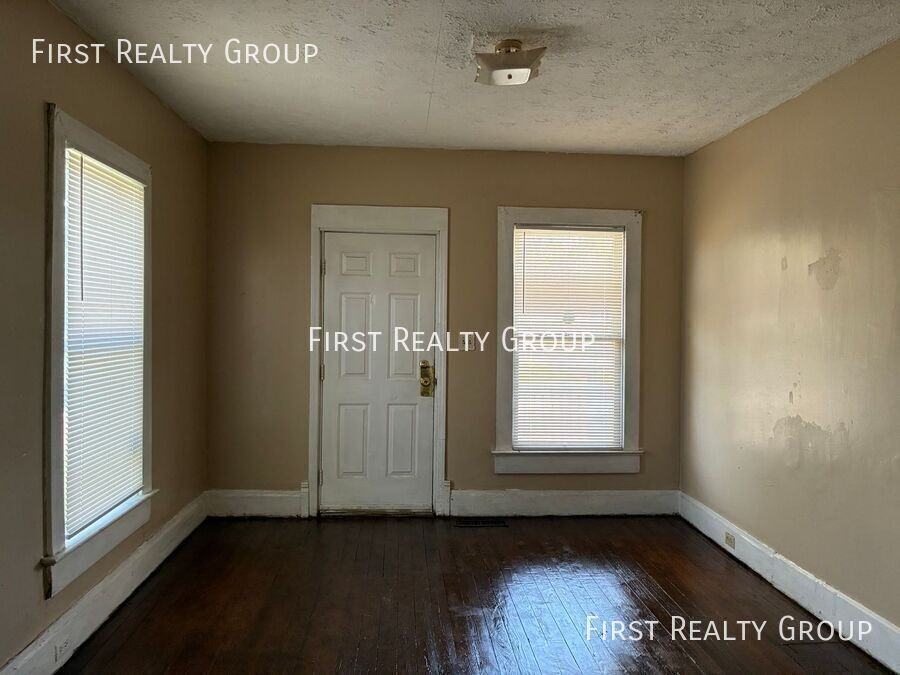 451 Hunter Ave - Photo 3 of 9
