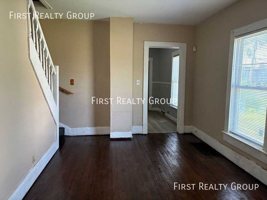 451 Hunter Ave - Photo 4 of 9