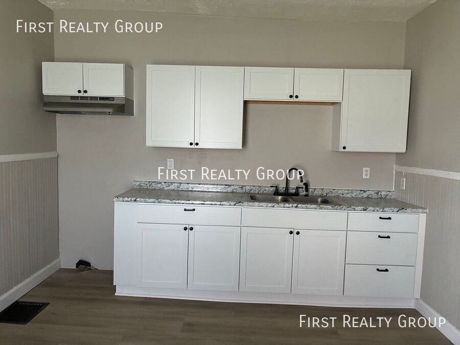 451 Hunter Ave - Photo 6 of 9