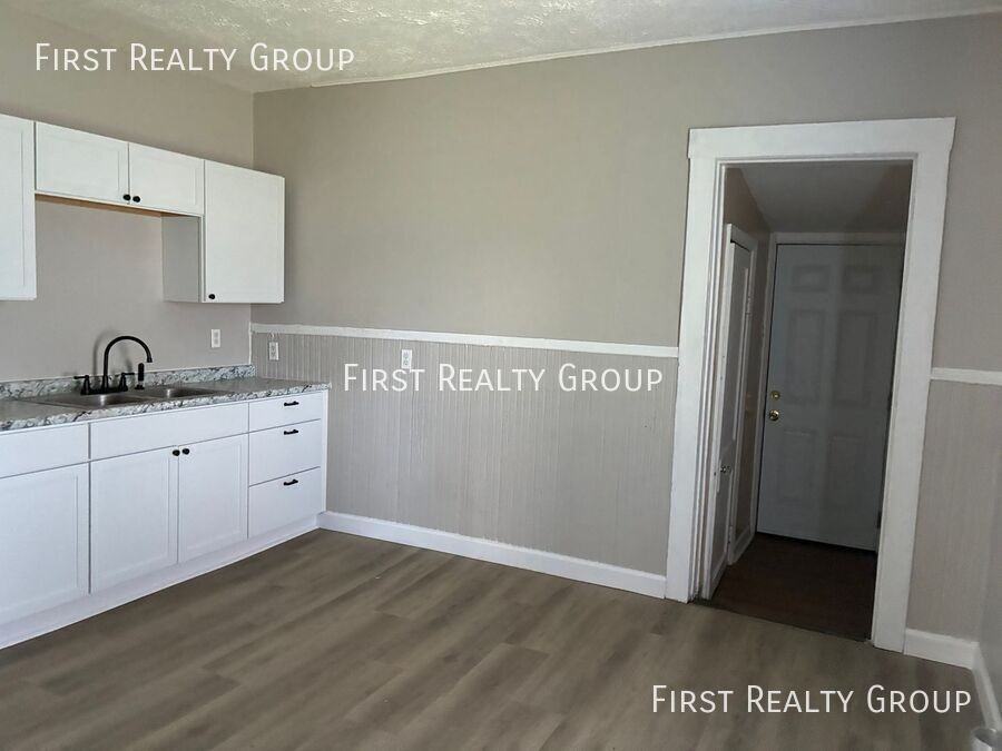 451 Hunter Ave - Photo 7 of 9