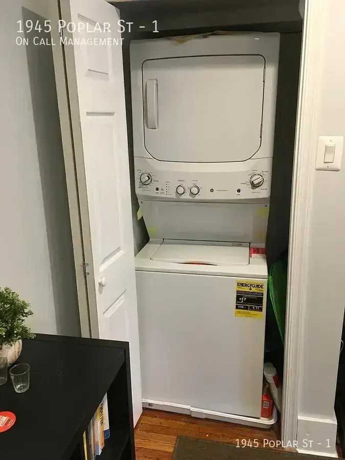 1945 Poplar St #1 - Photo 5 of 16