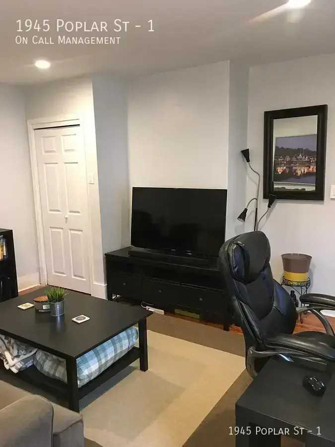 1945 Poplar St #1 - Photo 6 of 17