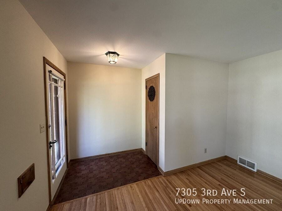 7305 3rd Ave S - Photo 4 of 40