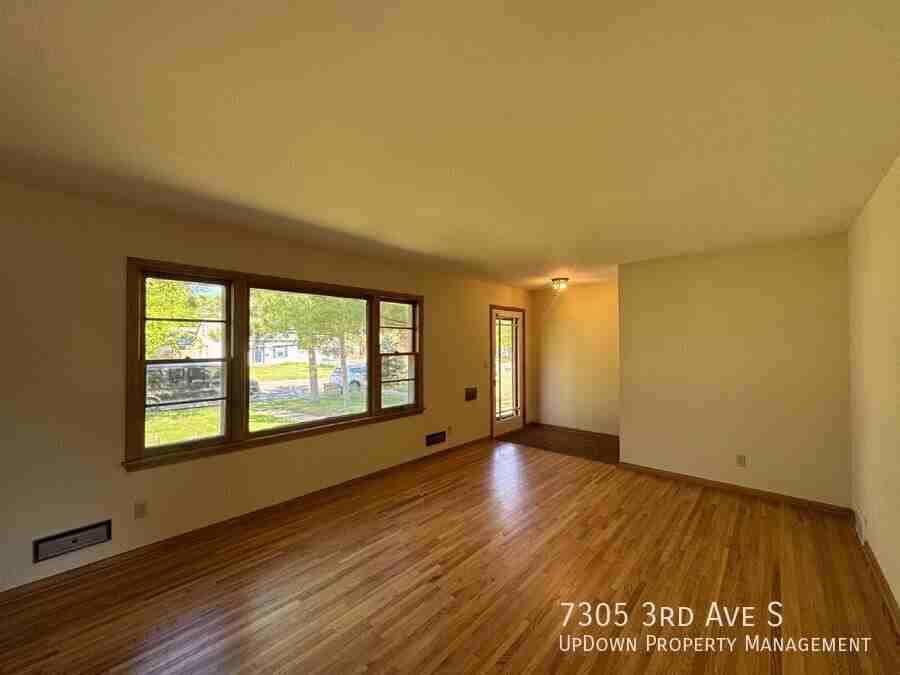 7305 3rd Ave S - Photo 5 of 40