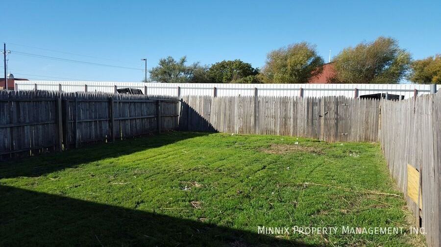 9612 Elmwood Ave #B - Photo 2 of 5