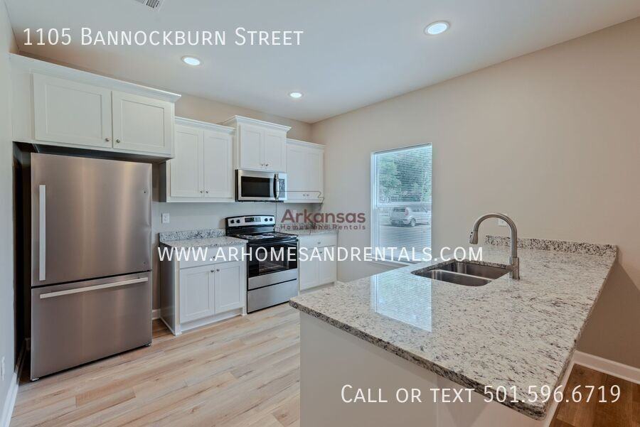 1105 Bannockburn St - Photo 4 of 19
