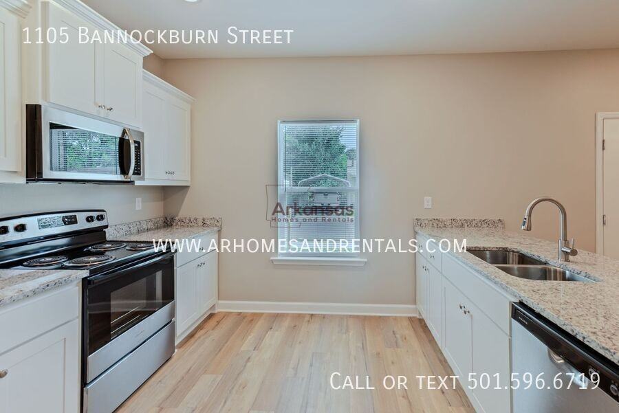 1105 Bannockburn St - Photo 5 of 19