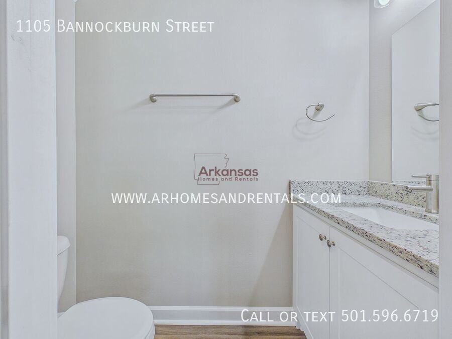 1105 Bannockburn St - Photo 6 of 19