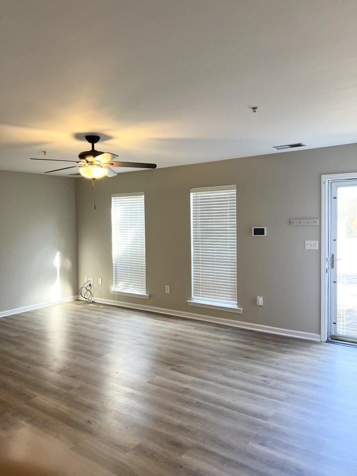 237 Willow Point Circle - Photo 4 of 16