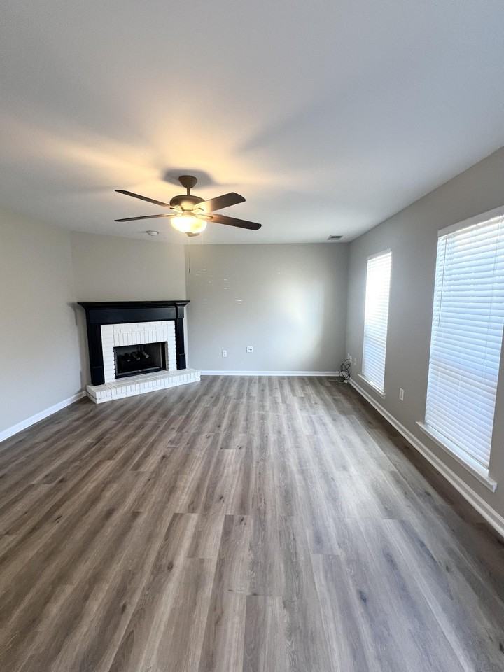 237 Willow Point Circle - Photo 2 of 16