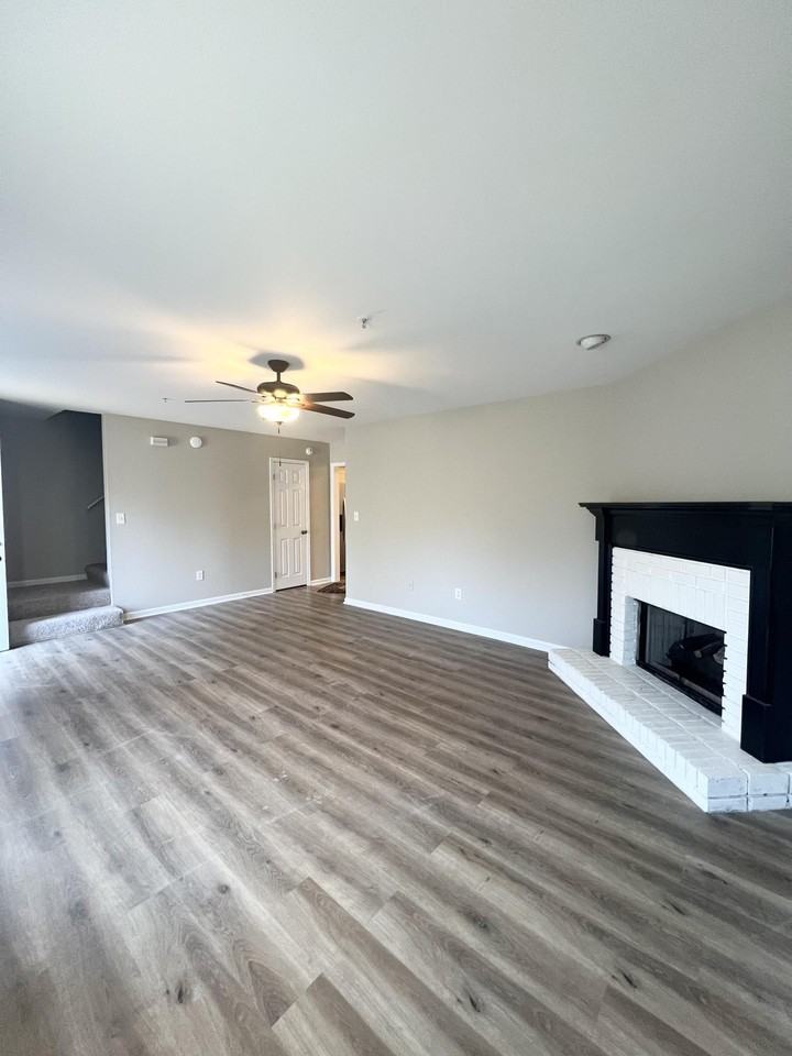 237 Willow Point Circle - Photo 3 of 16