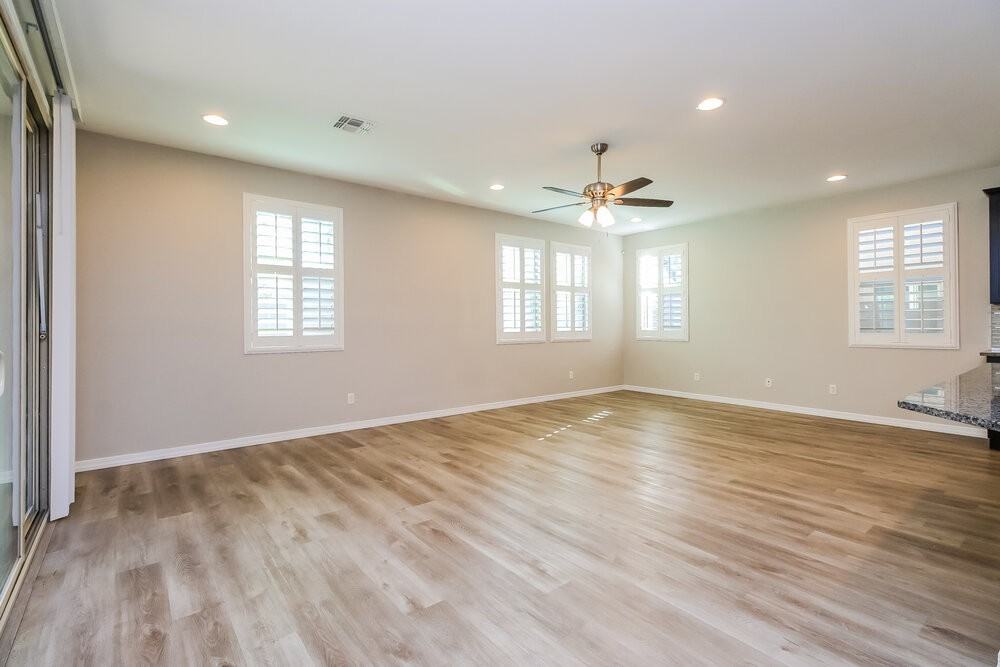 5637 E Alder Ave - Photo 5 of 17