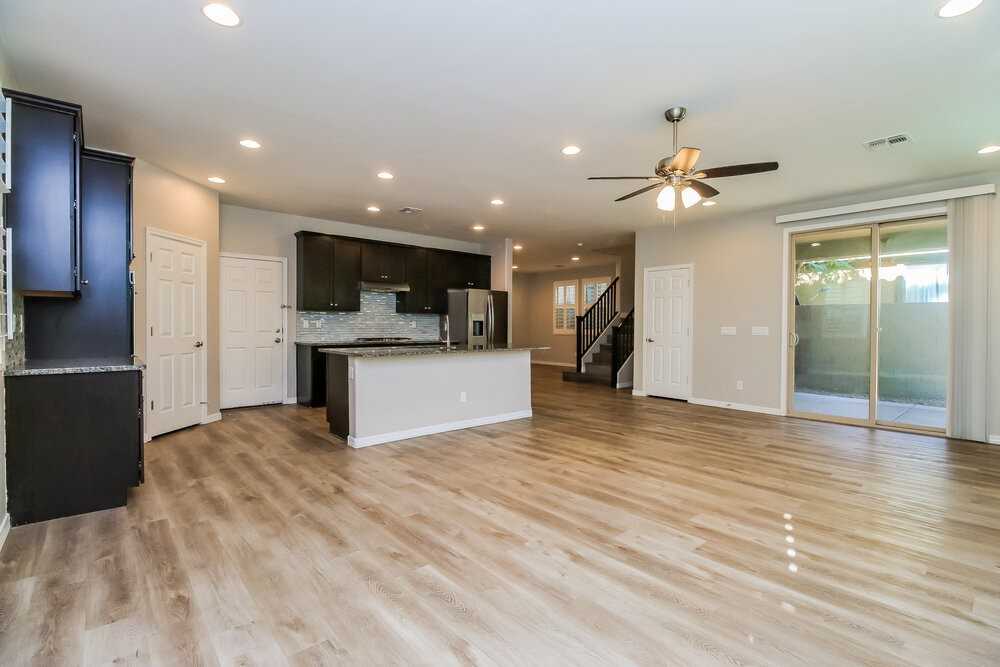 5637 E Alder Ave - Photo 6 of 17
