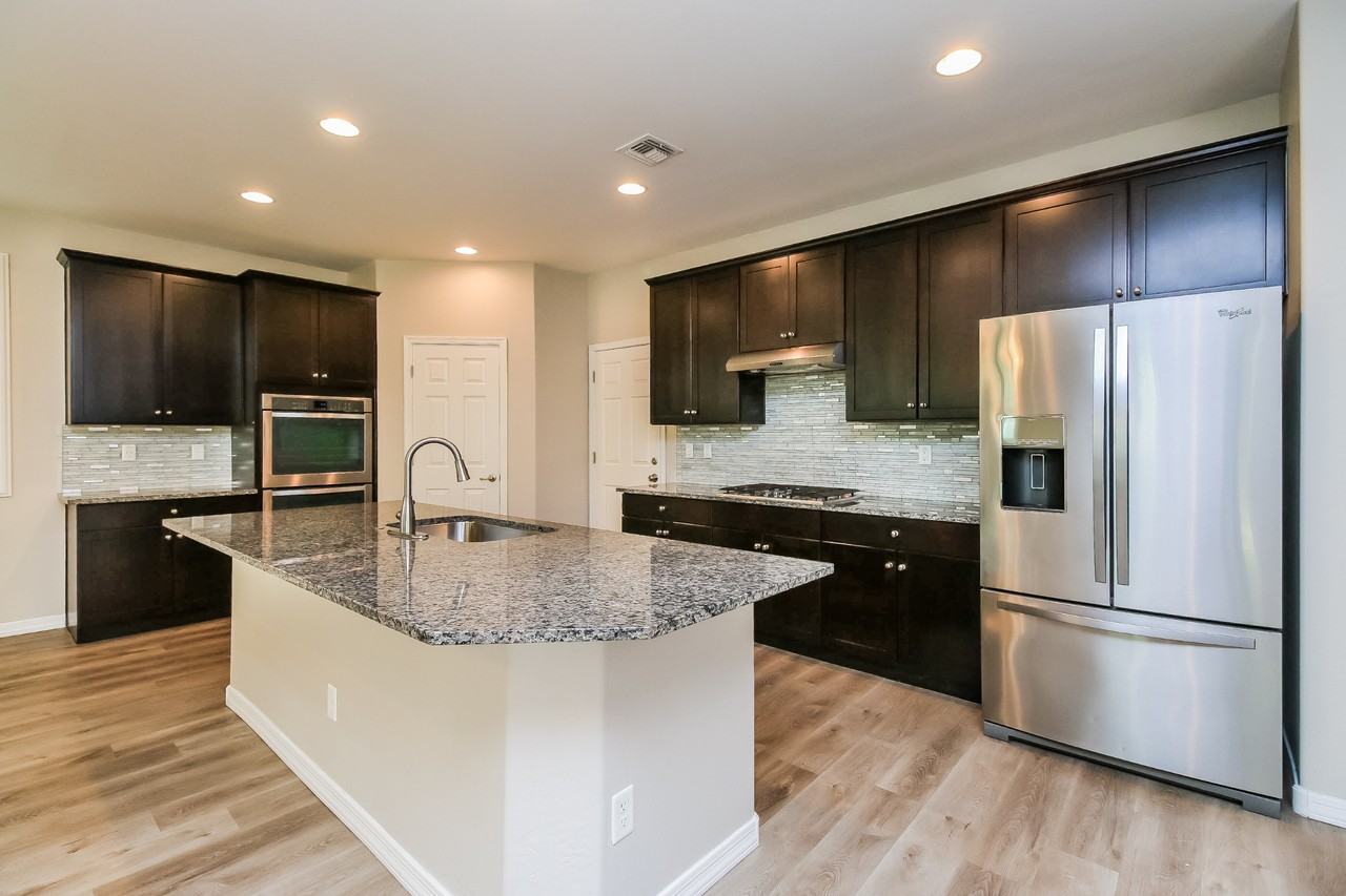 5637 E Alder Ave - Photo 7 of 17