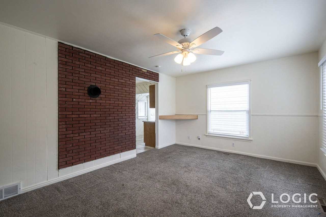 809 E 50 S - Photo 2 of 17