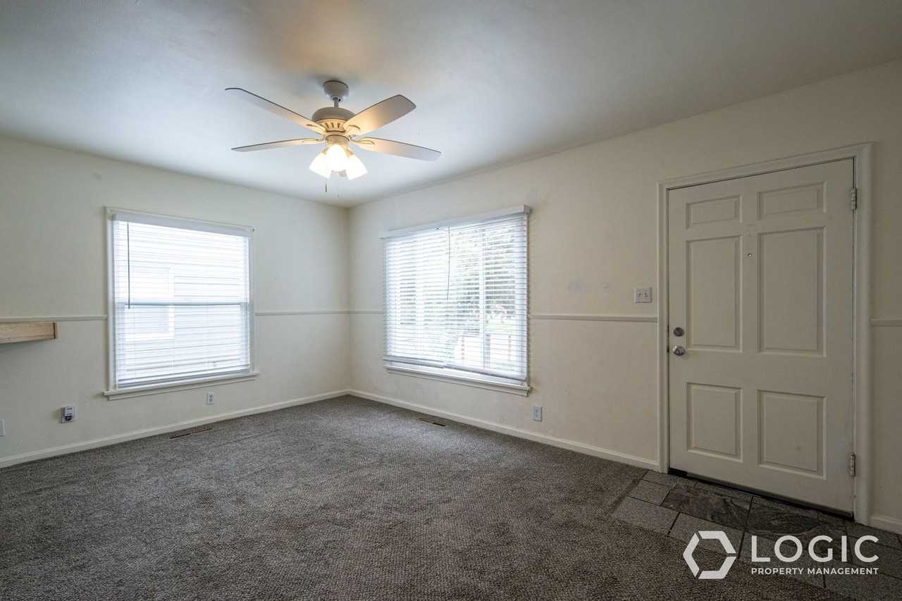 809 E 50 S - Photo 3 of 17
