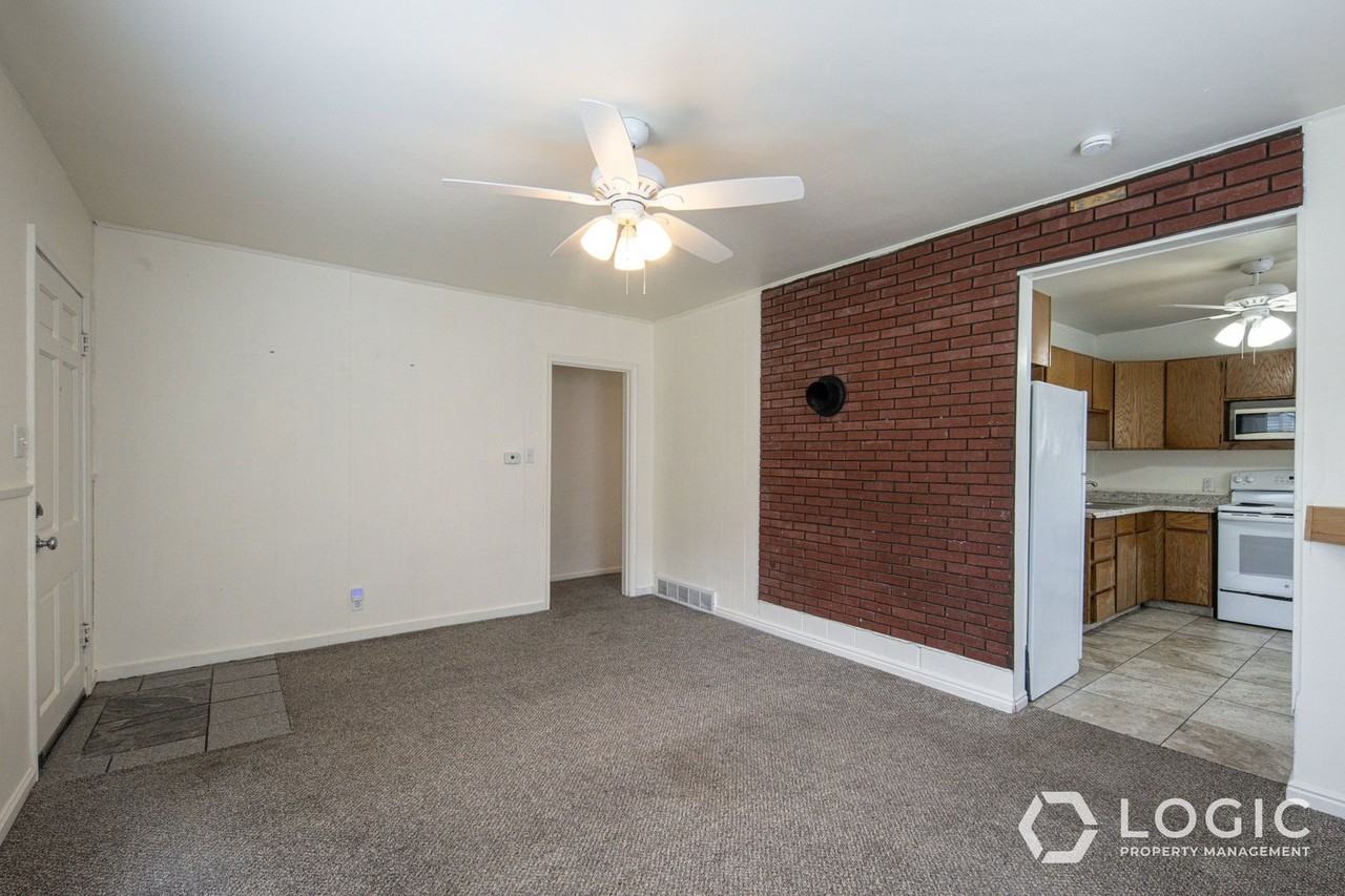 809 E 50 S - Photo 5 of 17