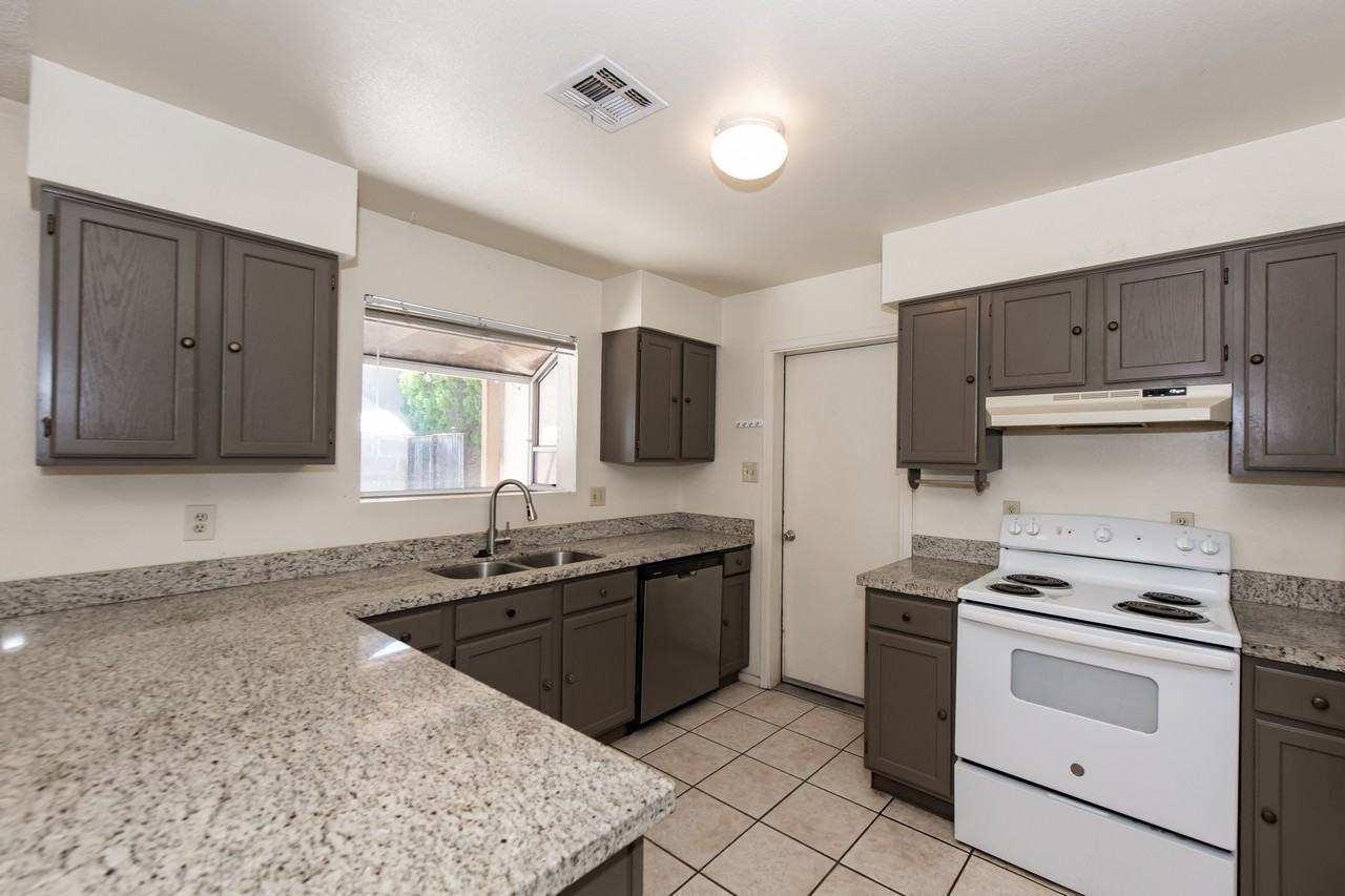 4598 W 18th Ln - Photo 3 of 23