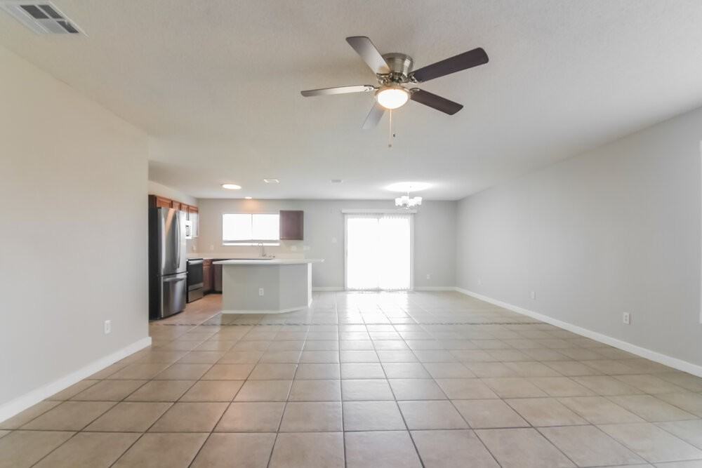 10769 Braemoor Dr - Photo 3 of 16