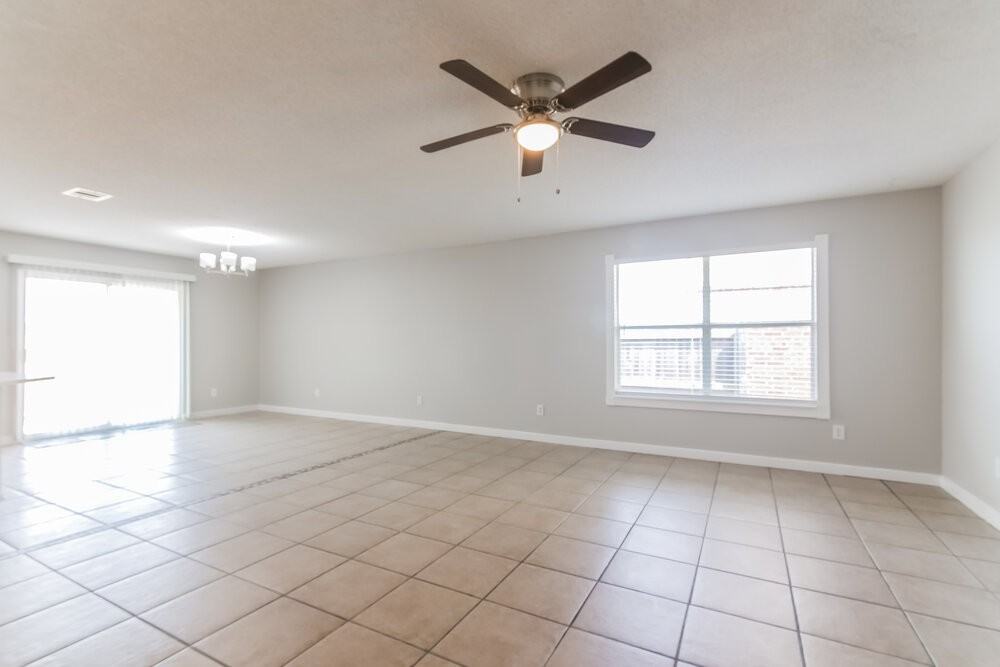10769 Braemoor Dr - Photo 4 of 16