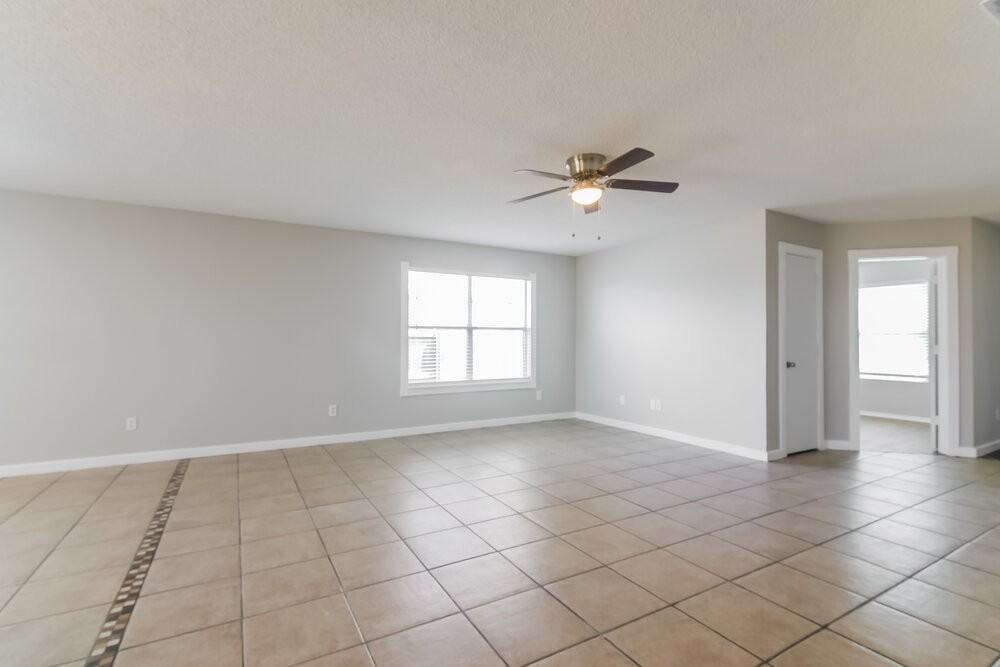 10769 Braemoor Dr - Photo 5 of 16