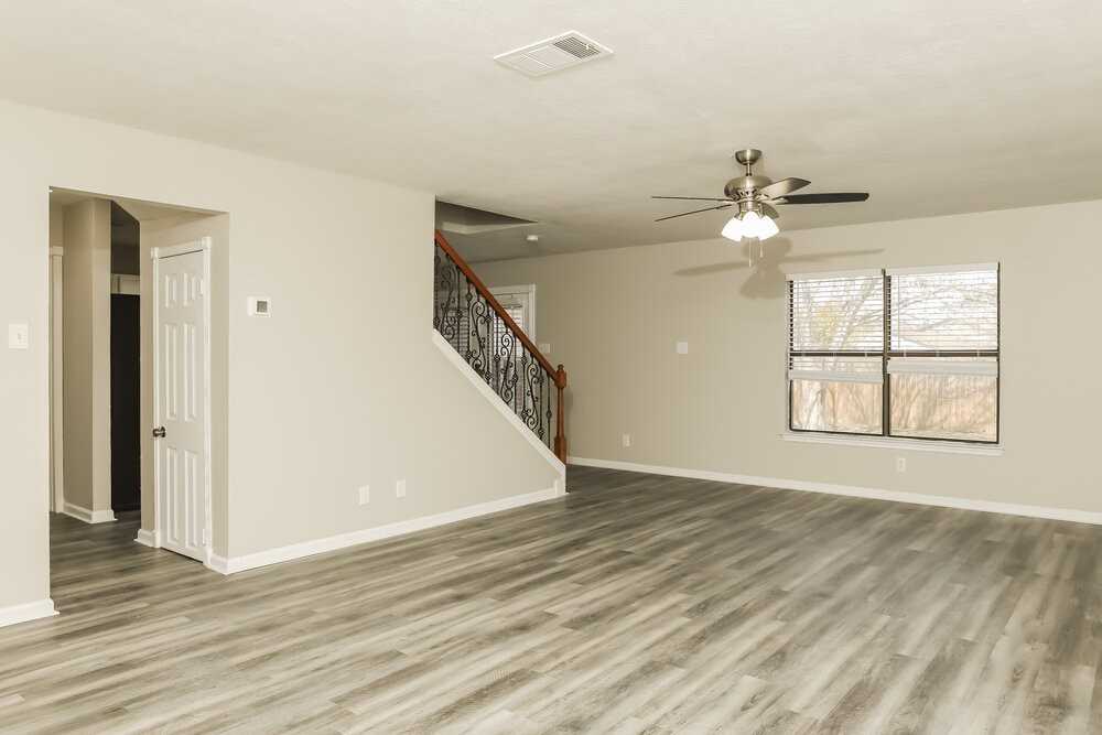 8151 Cheryl Meadow Dr - Photo 7 of 17
