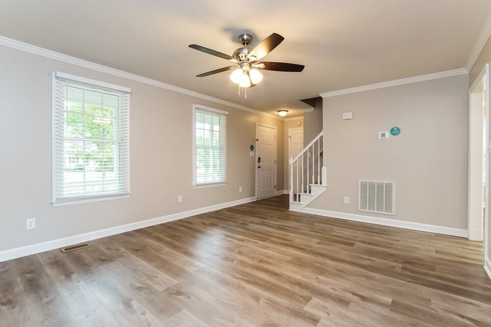 925 Fairlong Rd - Photo 5 of 18