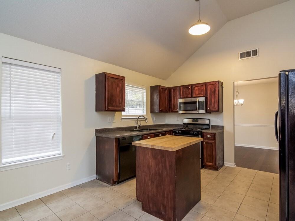 4710 Millenium View Ct - Photo 5 of 15