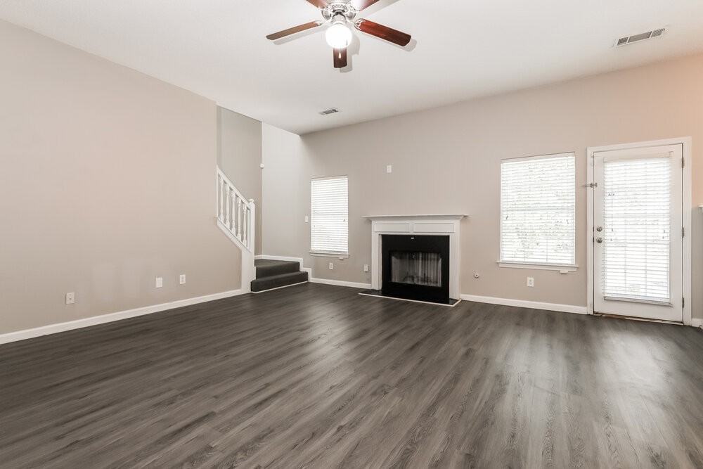 542 Vaughan Dr - Photo 4 of 17