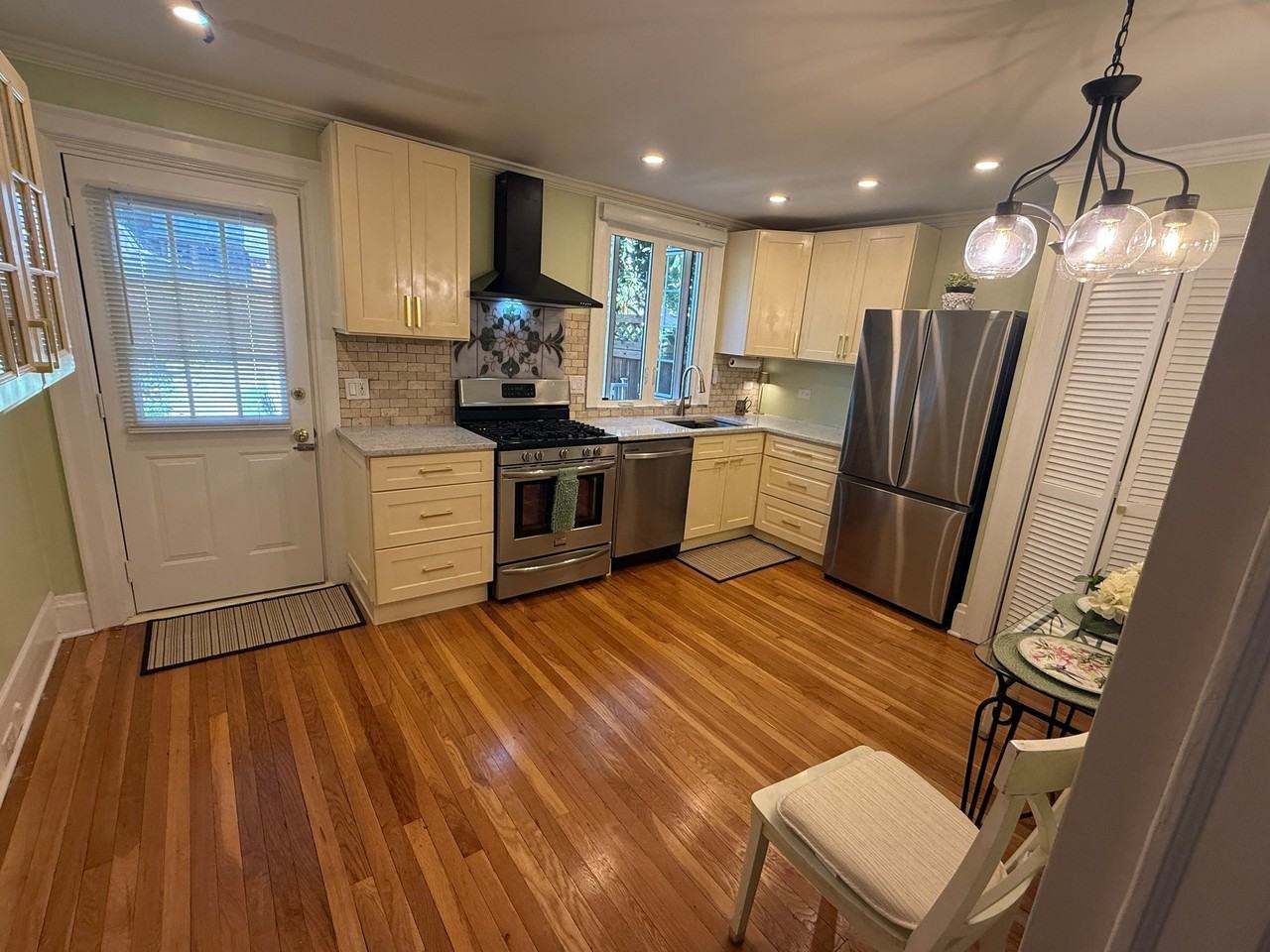 3871 Beech St - Photo 5 of 18