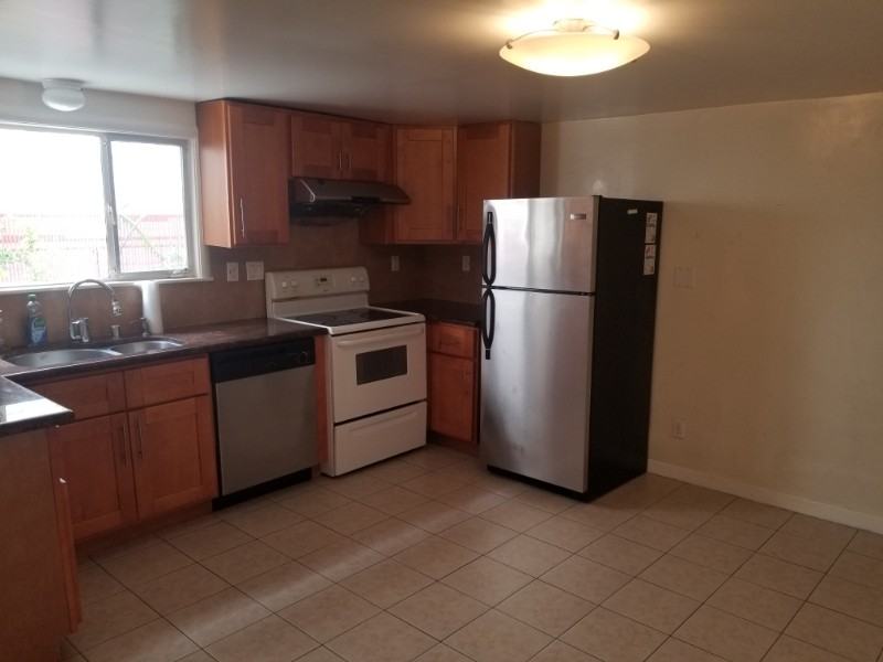 906 Central Ave #A - Photo 2 of 4