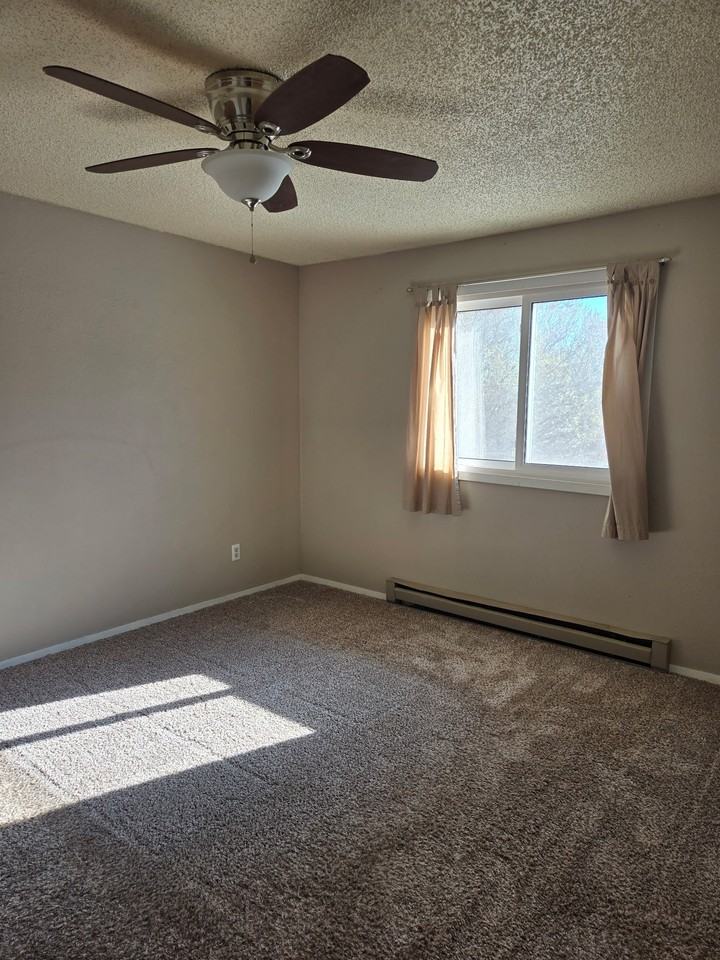 261 N Lincoln St - Photo 5 of 6