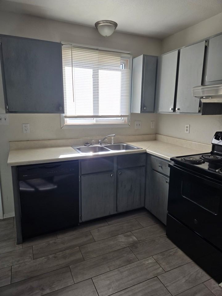 261 N Lincoln St - Photo 6 of 6